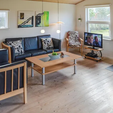Lovely Home In Ulfborg With Wifi